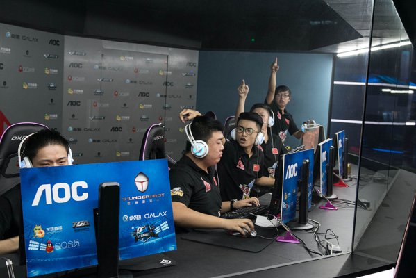 谁在当前牌 谁在当前牌